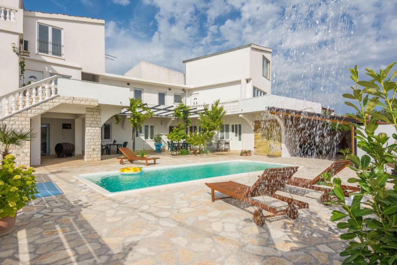Apartments Barbara ตรีบูนย์ ภายนอก รูปภาพ