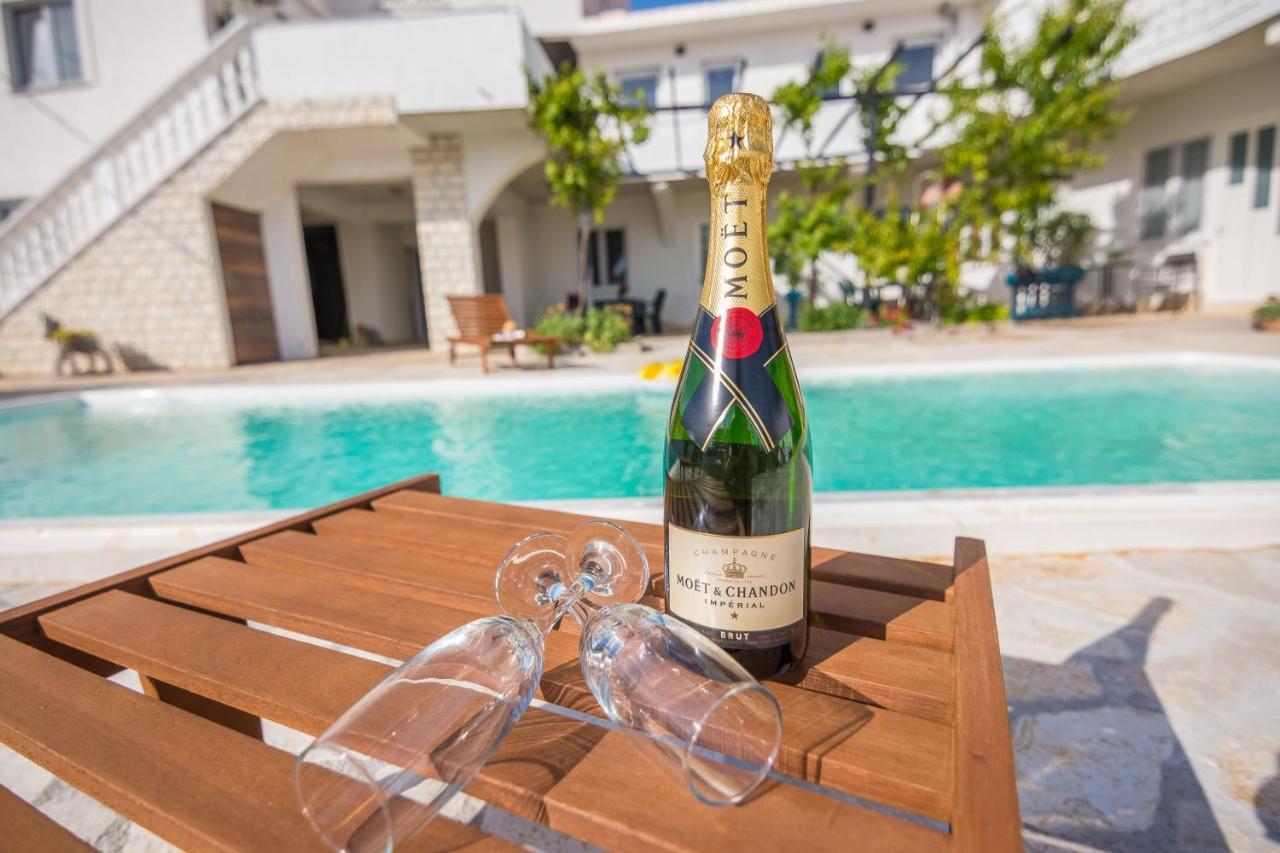 Apartments Barbara ตรีบูนย์ ภายนอก รูปภาพ