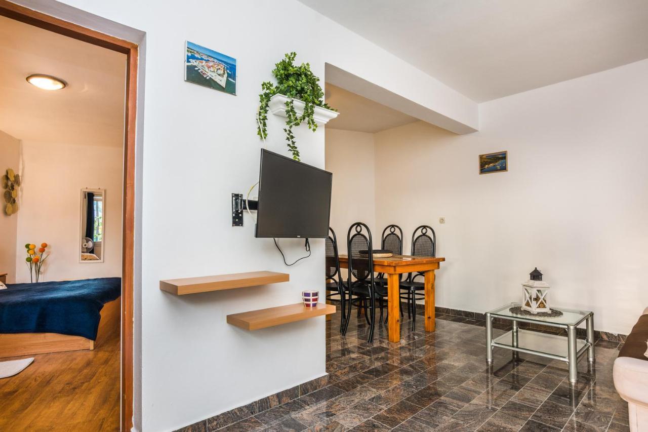 Apartments Barbara ตรีบูนย์ ภายนอก รูปภาพ